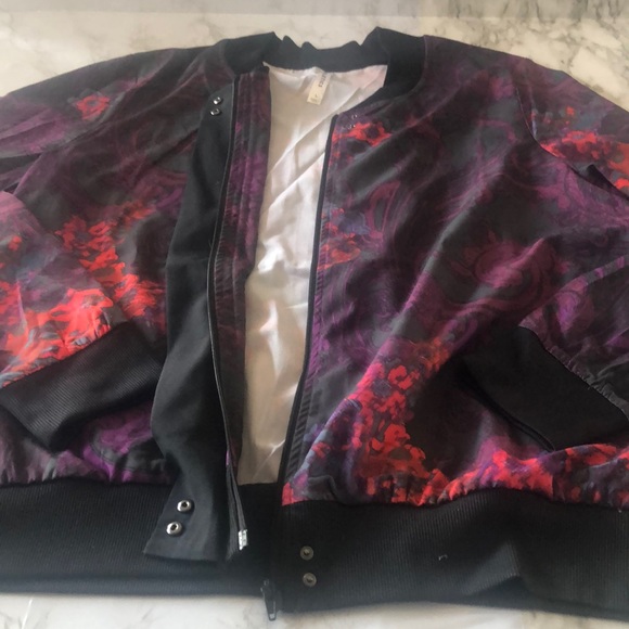 Light weight Fabletics jacket - Picture 3 of 6